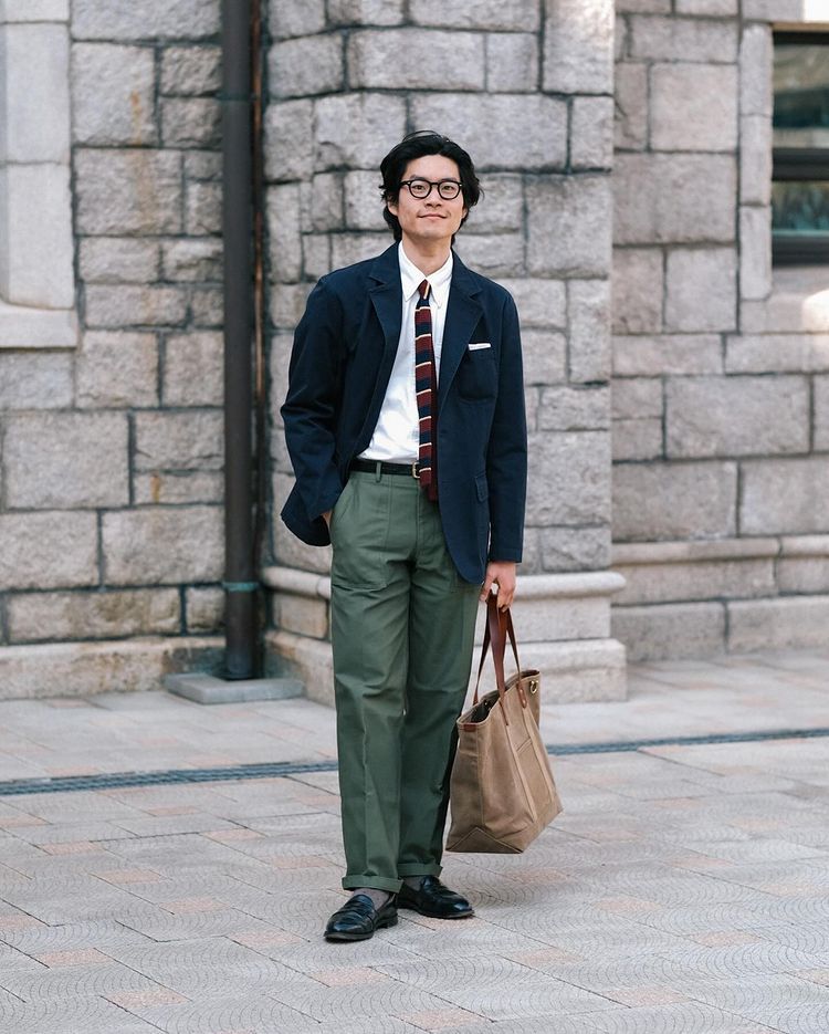 Men's resort elegant look with a navy blazer and green trousers